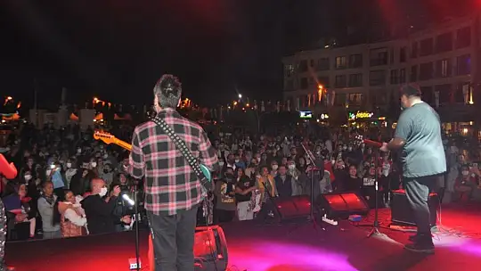 Vatandaşlar Cumhuriyet Konseri ile Coştu