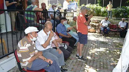 CHP'li vekiller, Fethiye ilçe binasında partililer ile buluştu
