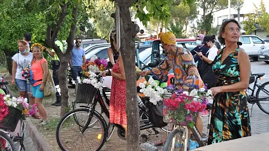 Süslü Kadınlar farkındalık için pedal çevirdi