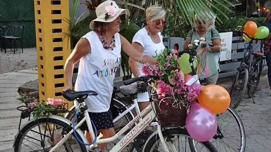Süslü Kadınlar farkındalık için pedal çevirdi