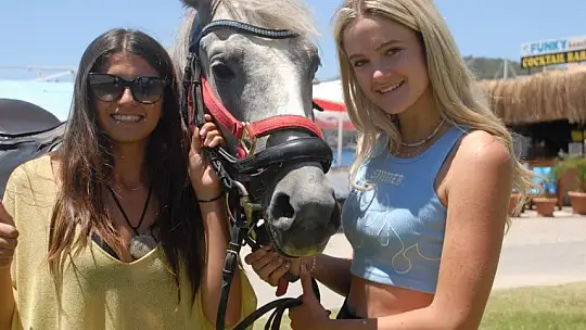 Ölüdeniz'de at turu 