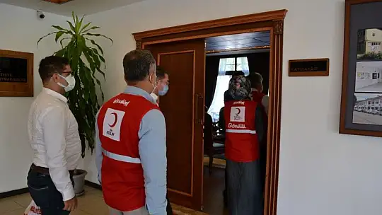 Kızılay'dan Kaymakam Fırat'a ziyaret