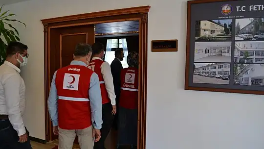 Kızılay'dan Kaymakam Fırat'a ziyaret