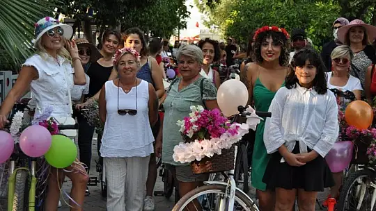 Süslü Kadınlar farkındalık için pedal çevirdi