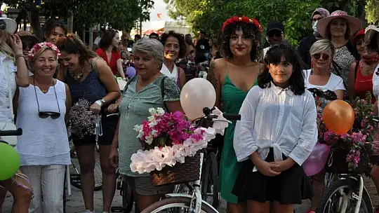 Süslü Kadınlar farkındalık için pedal çevirdi
