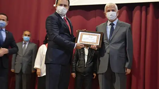 Emekli Öğretmenlere Hizmet Şeref Belgeleri sunuldu