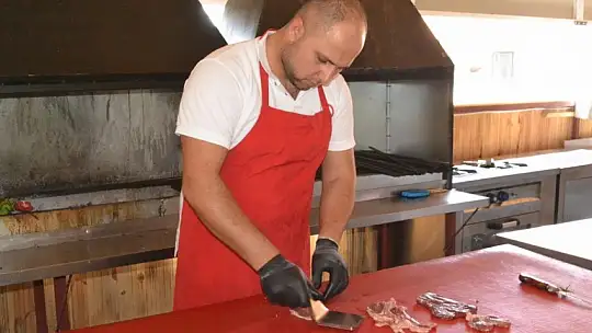 'Kırmızı beyaz et restaurant' misafirlerini bekliyor