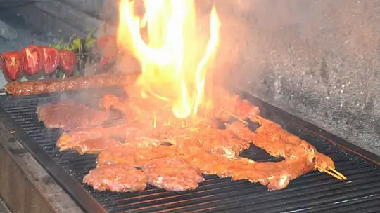 'Kırmızı beyaz et restaurant' misafirlerini bekliyor