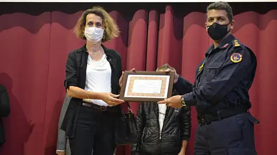 Emekli Öğretmenlere Hizmet Şeref Belgeleri sunuldu