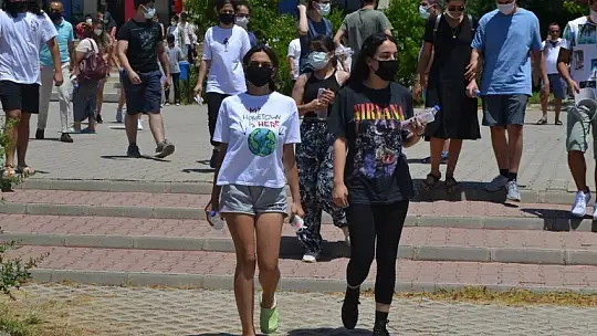 Fethiye'de TYT sınavında sıcaklık ve gürültü problemi yaşandı