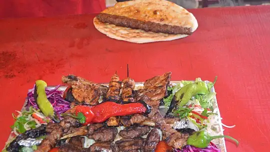 'Kırmızı beyaz et restaurant' misafirlerini bekliyor