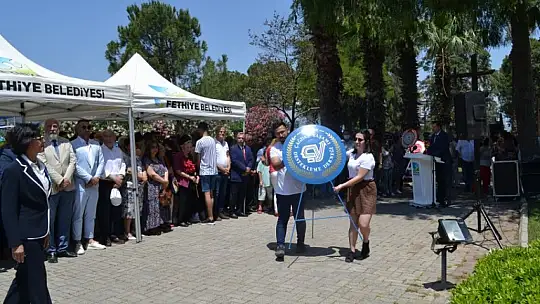 Chp'den Çelenk Sunma Töreni