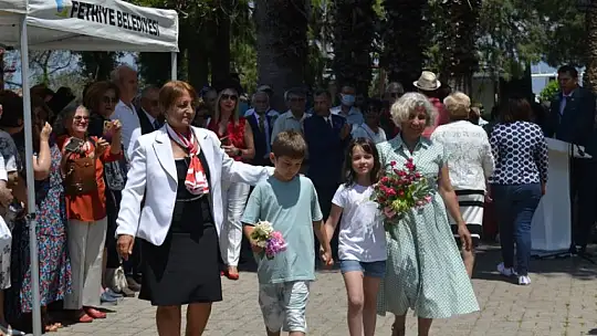 Chp'den Çelenk Sunma Töreni
