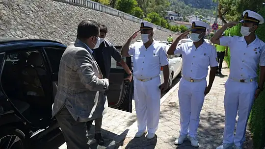 Protokol Üyelerinden Kolluk Kuvvetleri İle Huzurevine Bayramlaşma Ziyareti