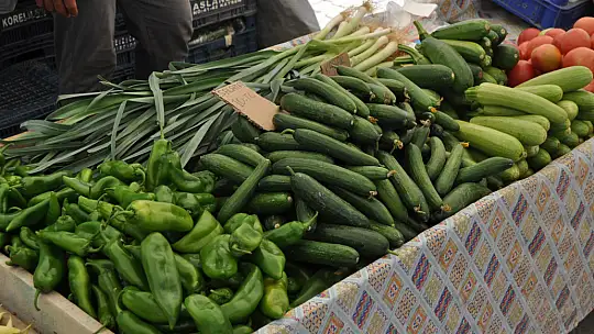 Pazar Esnafı Maliyetlerden Dolayı Zararına Satış Yapıyor