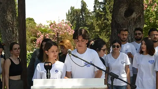 Chp'den Çelenk Sunma Töreni