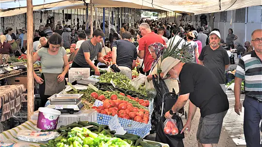 Pazar Esnafı Maliyetlerden Dolayı Zararına Satış Yapıyor