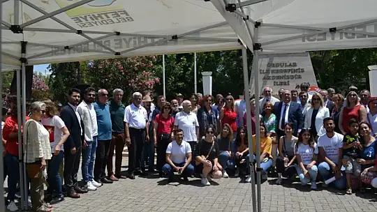 Chp'den Çelenk Sunma Töreni