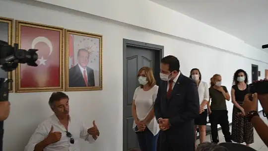 Eski Devlet Bakanı Kürşat Tüzmen vatandaşı aşıya davet etti