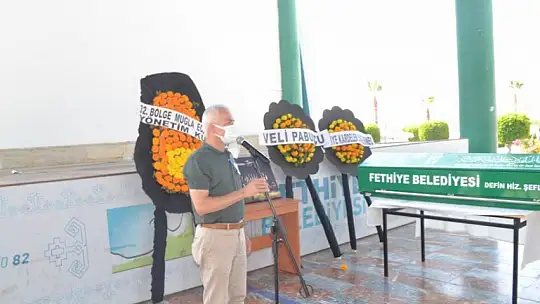 Koro Şefi, Eczacı Akan dualarla son yolculuğuna uğurladı