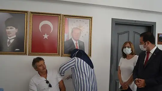 Eski Devlet Bakanı Kürşat Tüzmen vatandaşı aşıya davet etti