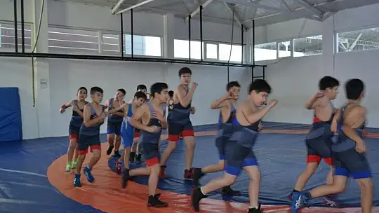 Fethiyeli Güreşçilerden 8 Altın Madalya