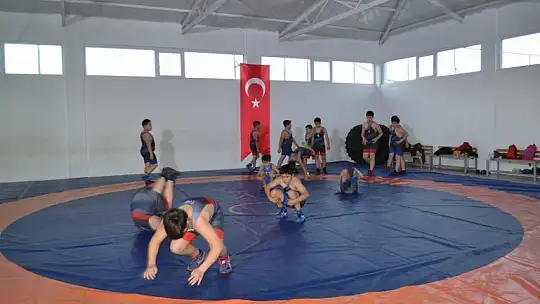 Fethiyeli Güreşçilerden 8 Altın Madalya