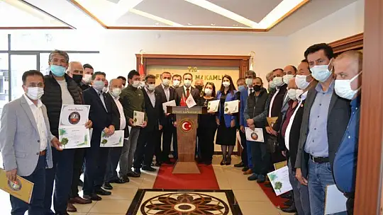 Muhtarlara sertifikaları verildi