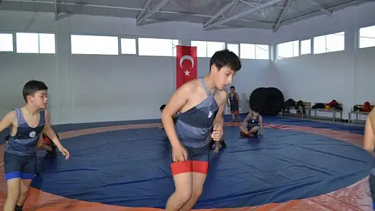 Fethiyeli Güreşçilerden 8 Altın Madalya