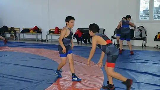 Fethiyeli Güreşçilerden 8 Altın Madalya