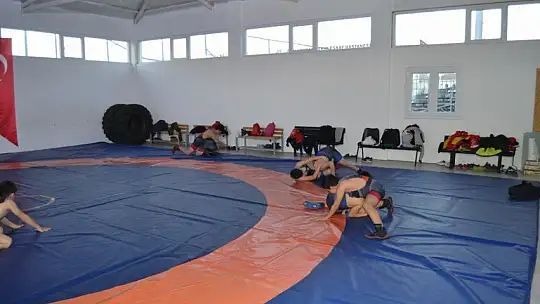 Fethiyeli Güreşçilerden 8 Altın Madalya