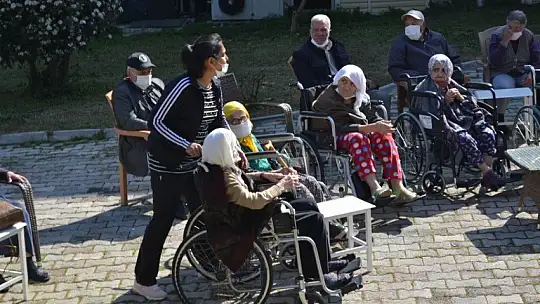 Huzurevinde müzik ziyafeti