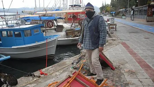 Balıkçılar kayıklarında bekledi