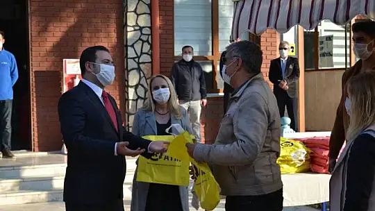 Öğretmenler Günü düzenlenen programla kutlandı