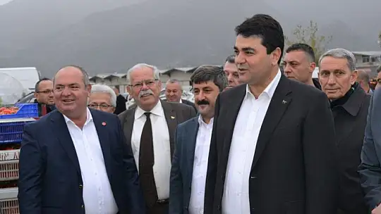 Uysal ve Enginyurt sebze halini ziyaret etti