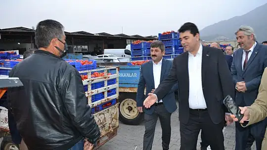 Uysal ve Enginyurt sebze halini ziyaret etti