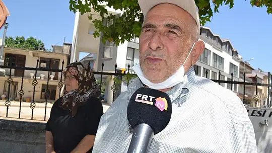 Şehit anne ve babası, mezarlıktan ayrılmıyor