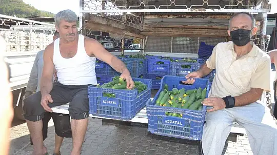Çiftçi Özer Çakal, 'Çiftçinin emekleri ile bu kadar oynamasınlar'