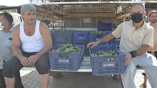 Çiftçi Özer Çakal, 'Çiftçinin emekleri ile bu kadar oynamasınlar'