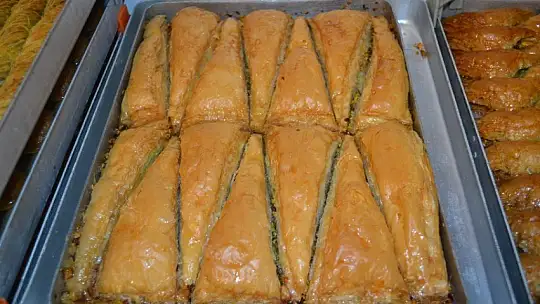 Fethiye'de Bayram Öncesi Tatlı Yoğunluğu