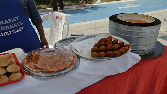 Beşkaza Meydanı'nda Ki Stantlar İlgi Çekiyor