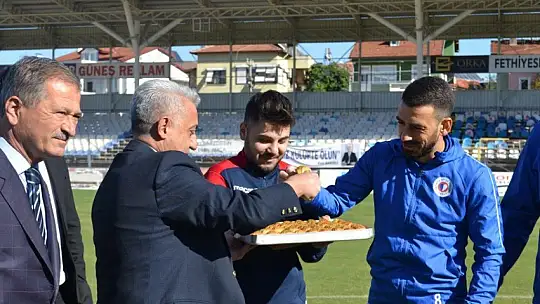 Futbolculara Baklava Ziyafeti