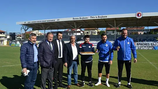 Futbolculara Baklava Ziyafeti