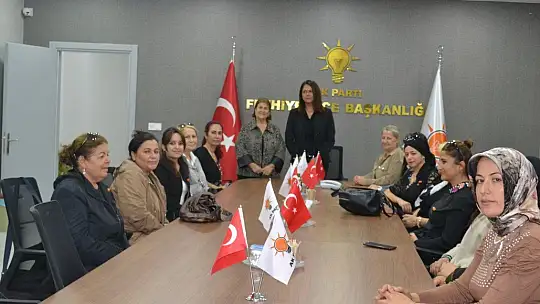 Türk Kadınlar Birliği Ak Parti Kadın Kolları Başkanı'nı Ziyaret Etti