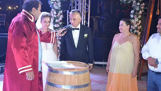 Mehmet Okar ile Pınar Kılınç rüya gibi bir düğünle dünya evine girdi