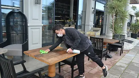 Hazırlıklarını tamamlayan işletmeler ilk müşterilerini ağırladı