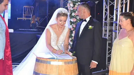 Mehmet Okar ile Pınar Kılınç rüya gibi bir düğünle dünya evine girdi