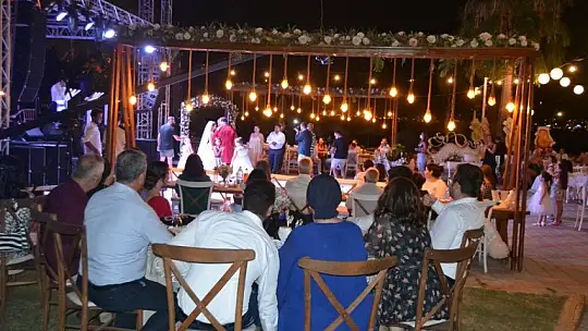 Mehmet Okar ile Pınar Kılınç rüya gibi bir düğünle dünya evine girdi