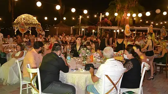 Mehmet Okar ile Pınar Kılınç rüya gibi bir düğünle dünya evine girdi