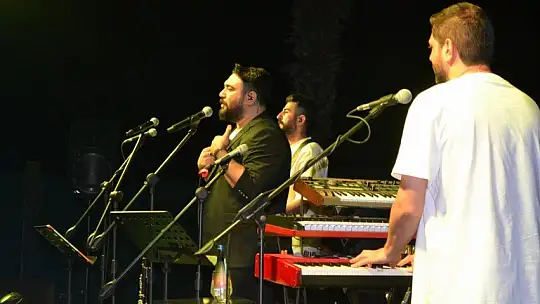 Barbun Cafe Bistro'da 'Sakiler Grubu' Unutulmaz Bir Konser Verdi